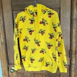 Pac-Man Yellow Hoodie Size S
Some pilling.